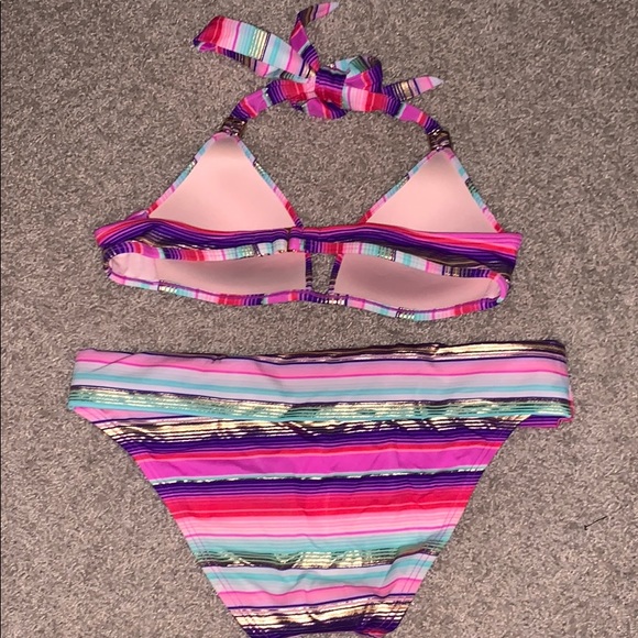 Bikini - Picture 2 of 2